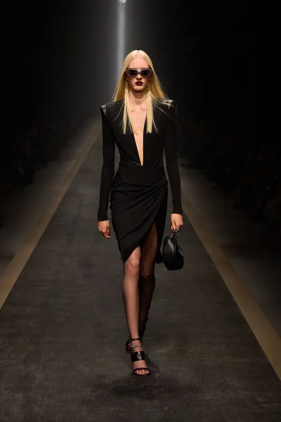 Look 10